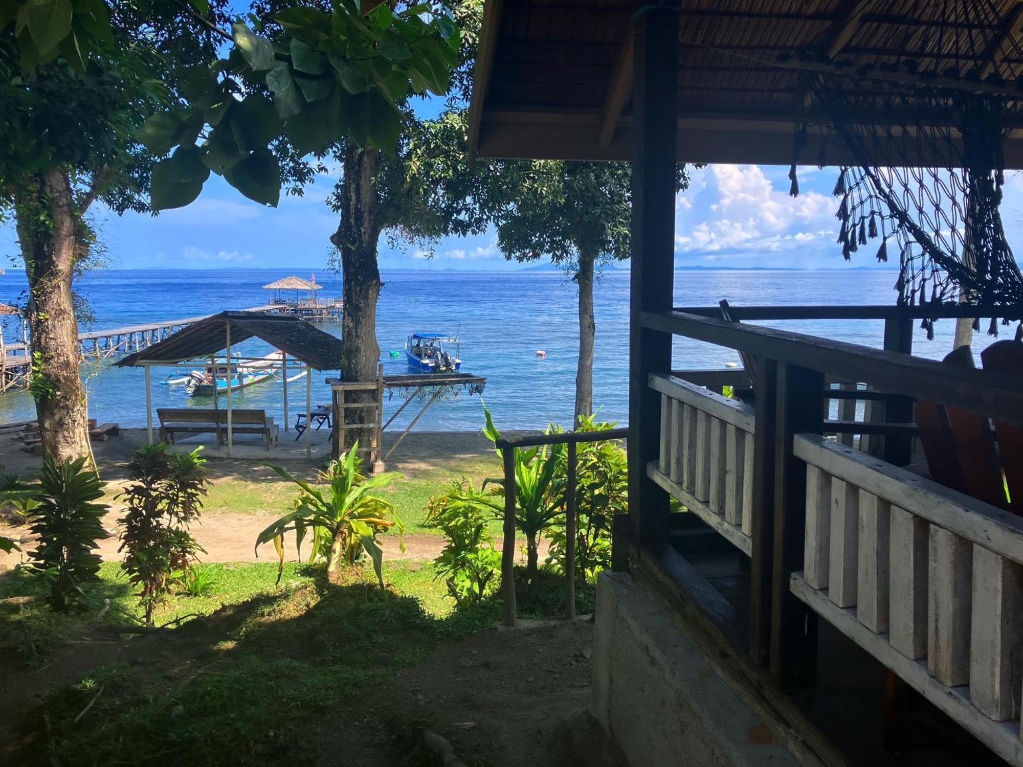 Pristine Paradise Dive Resort - Togean Islands, Una Una Pulau Unauna 外观 照片