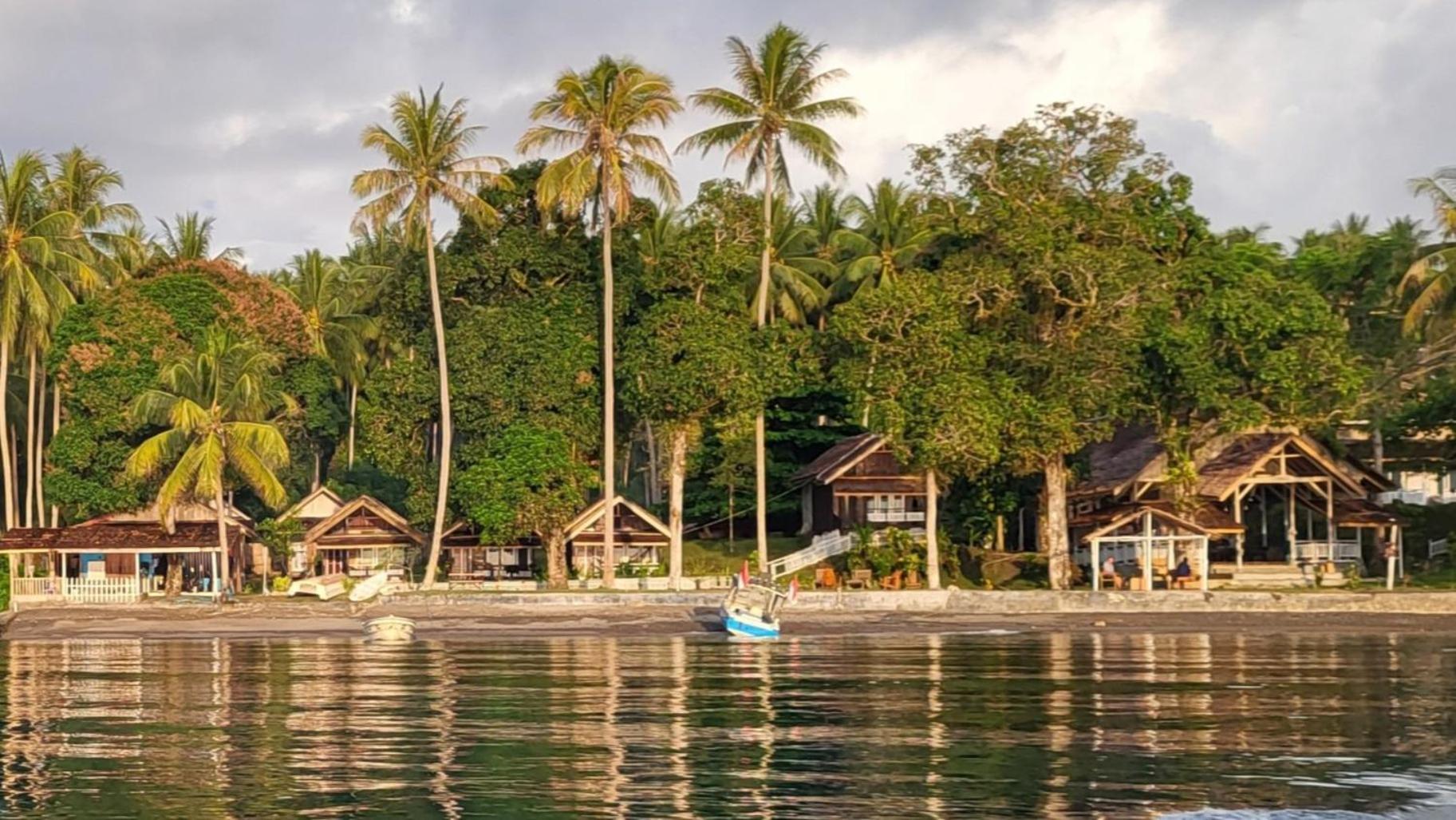 Pristine Paradise Dive Resort - Togean Islands, Una Una Pulau Unauna 外观 照片