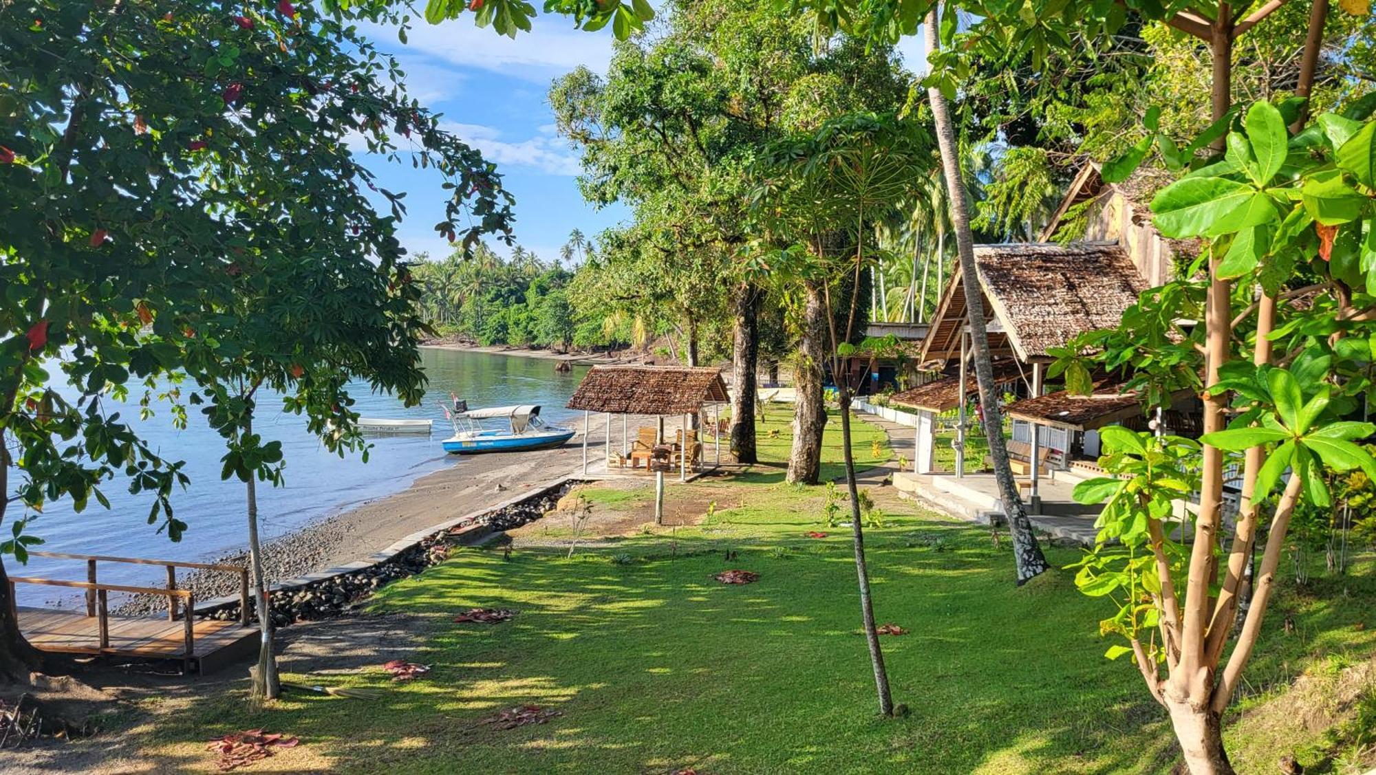 Pristine Paradise Dive Resort - Togean Islands, Una Una Pulau Unauna 外观 照片