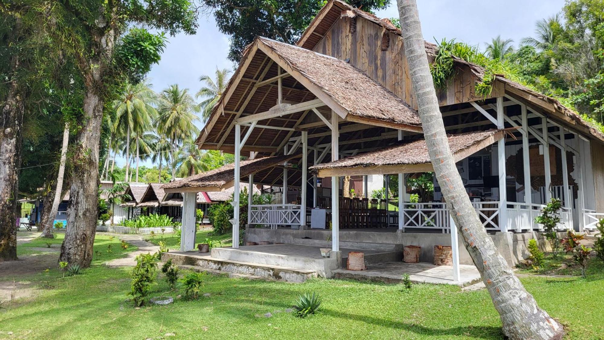 Pristine Paradise Dive Resort - Togean Islands, Una Una Pulau Unauna 外观 照片