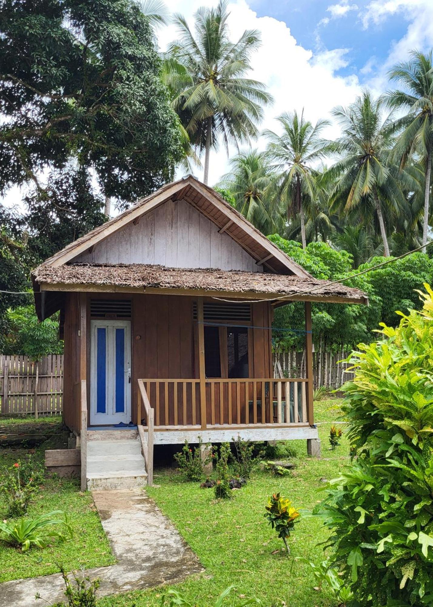 Pristine Paradise Dive Resort - Togean Islands, Una Una Pulau Unauna 外观 照片